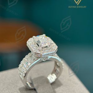 Nhẫn nữ chủ Emerald vàng 750 NN281001